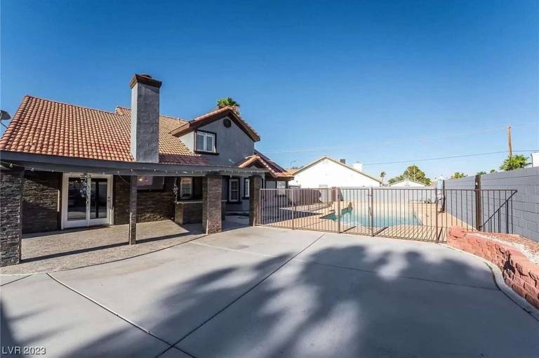 House  Twin Lakes